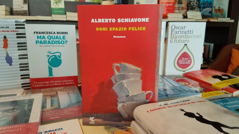 Ogni spazio felice, recensione del libro di Alberto Schiavone.