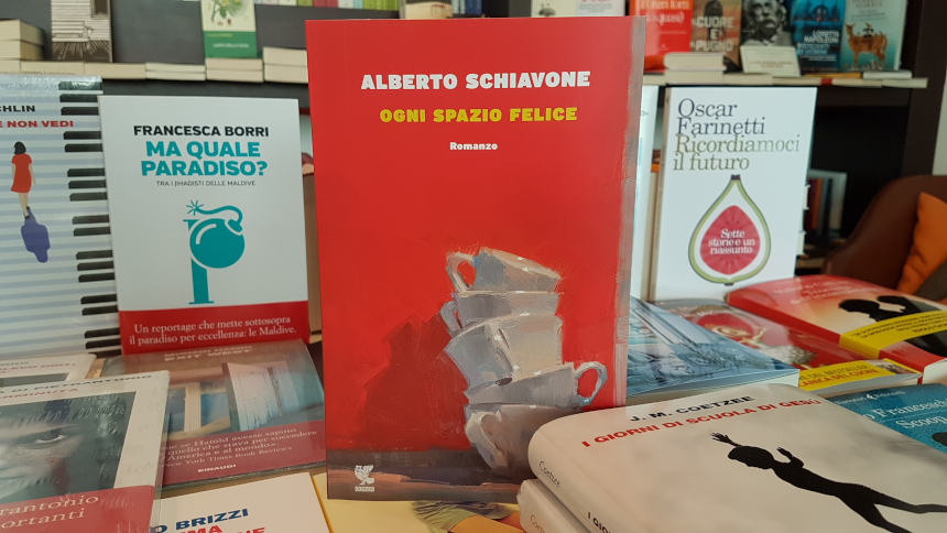 Ogni spazio felice, recensione del libro di Alberto Schiavone